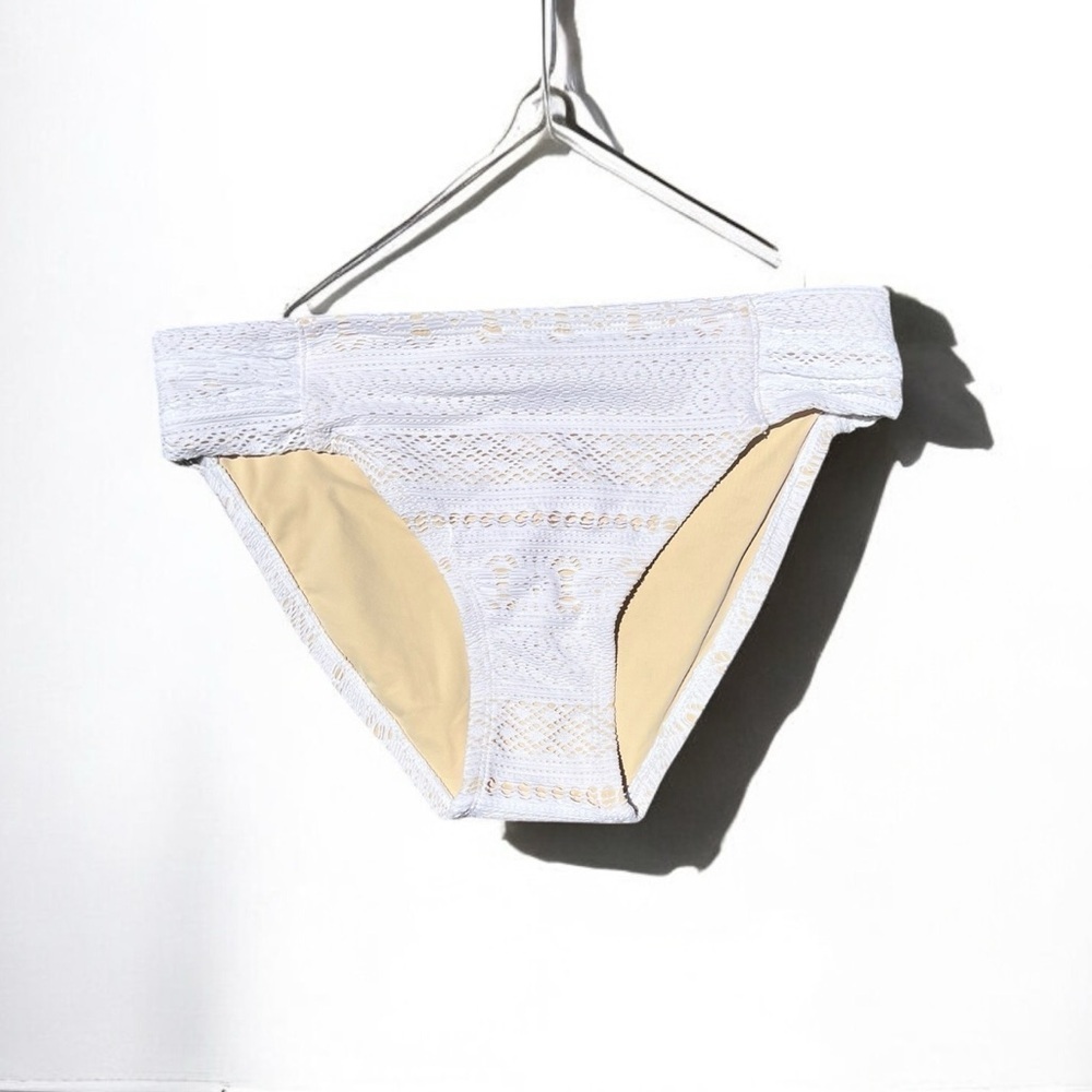 🌻NEW Bleu Rod Beattie White Textured Bikini Bottom Size 4